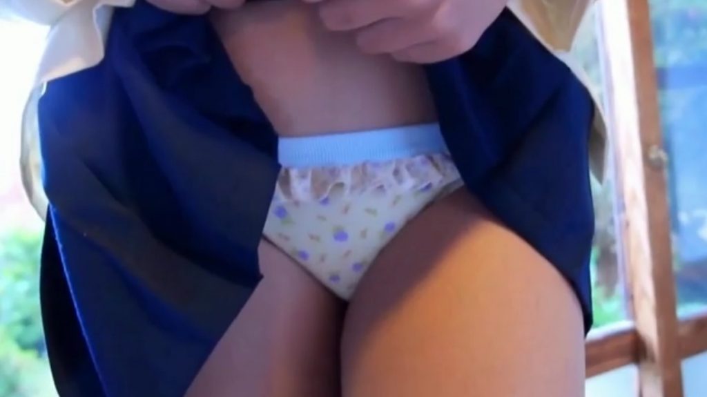 大貫彩香 可愛らしいパンツを穿いたアイドルのスカートたくし上げ挑発