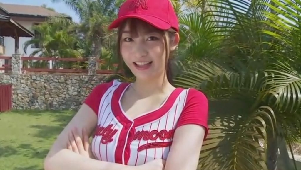 美音咲月 エロいユニフォームを着た野球ガールがセクシーBODYを披露